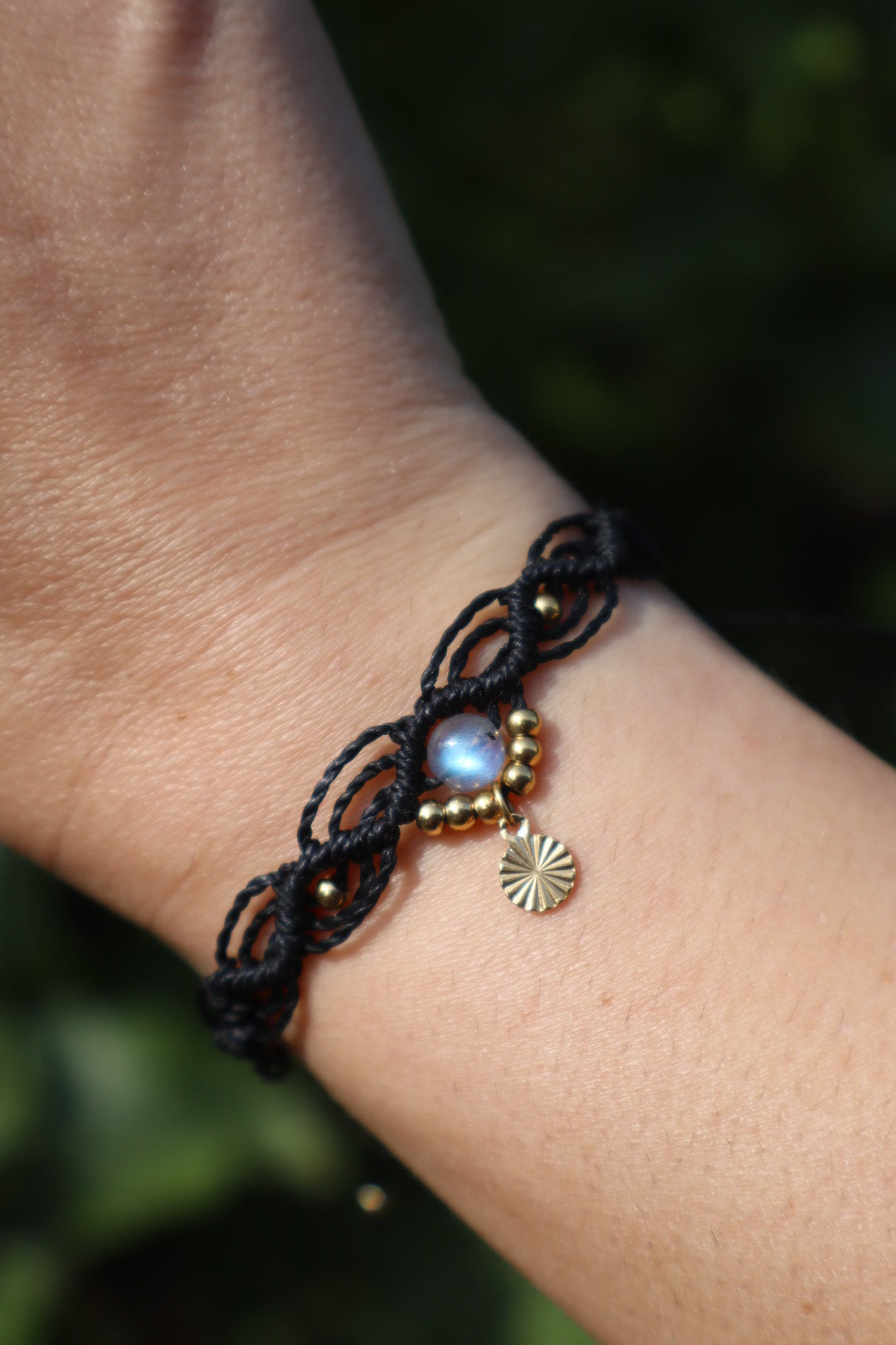 Bracelet en micro-macramé noir avec labradorite| Milan | Maiana