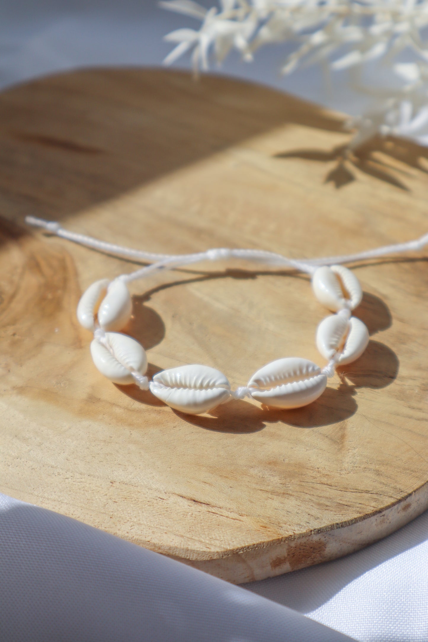 Bracelet réglable coquillages petit cauri surfer mer ocean boheme boho hippie gipsy micro-macarmé Maiana