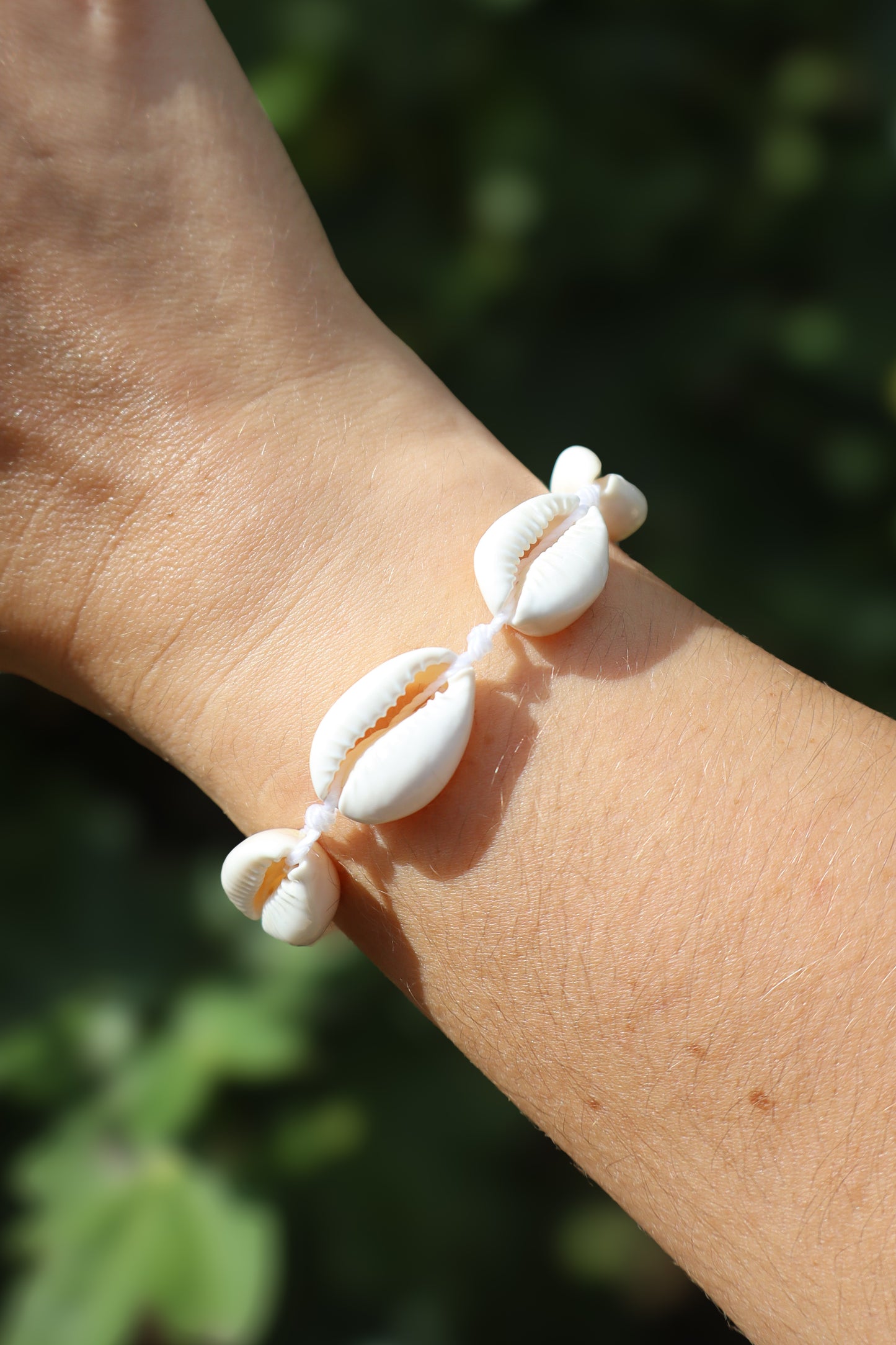 Bracelet réglable coquillages cauri surfer mer ocean boheme boho hippie gipsy micro-macarmé Maiana
