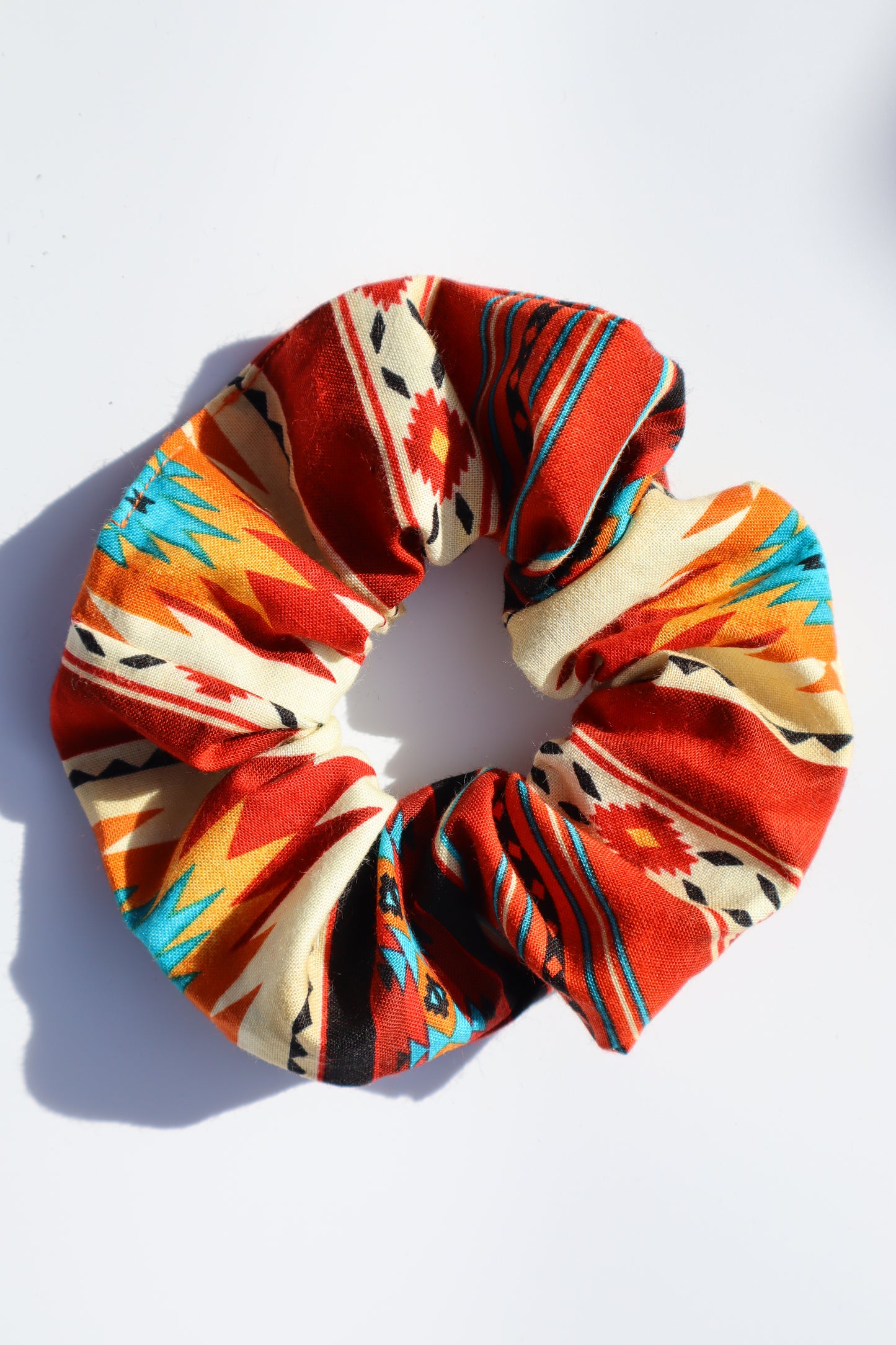 Chouchou cheveux abimés en coton multicolore imprimé aztèque amérindien navajo Maiana