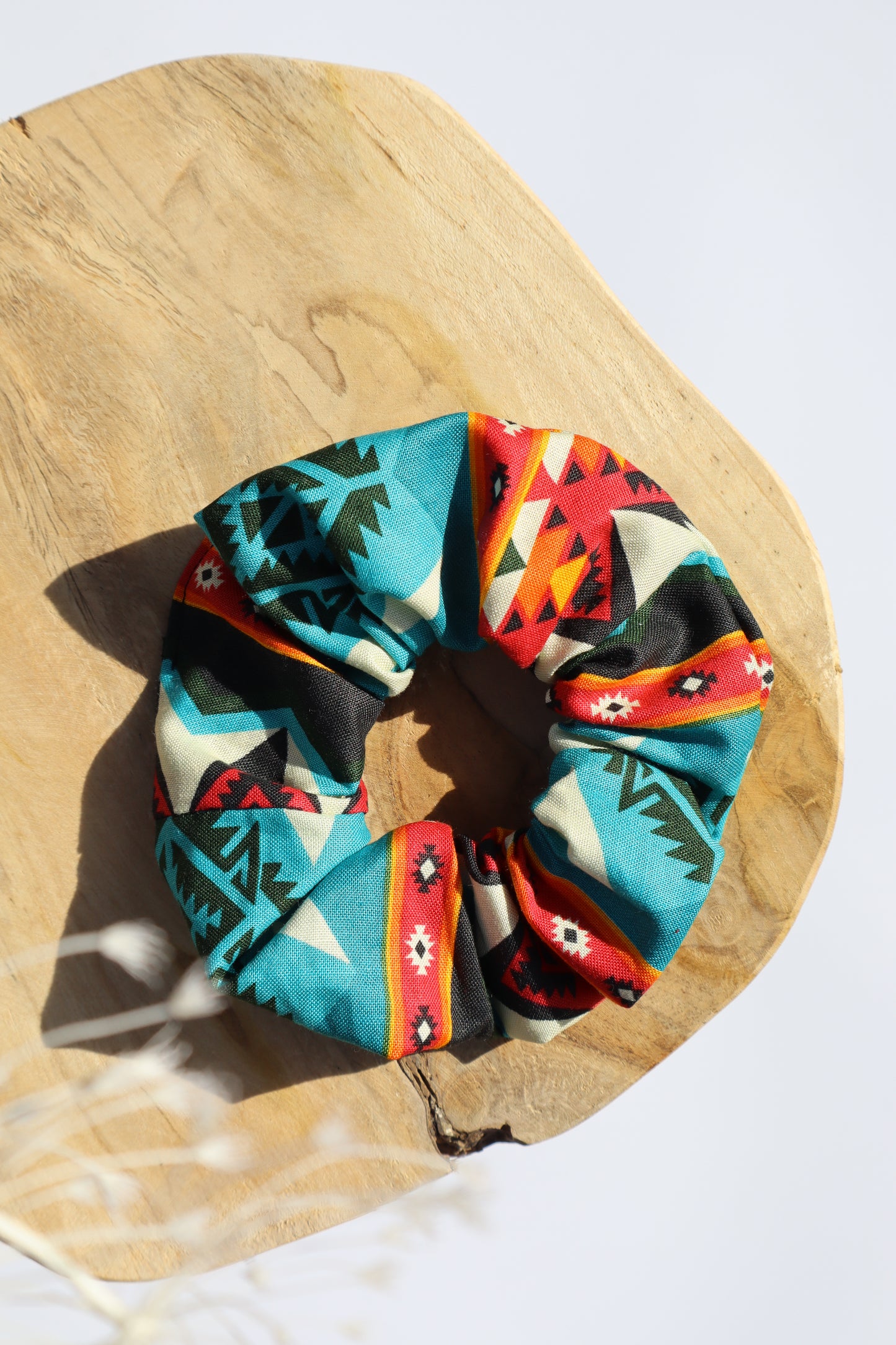 Chouchou cheveux abimés en coton multicolore imprimé aztèque amérindien navajo Maiana