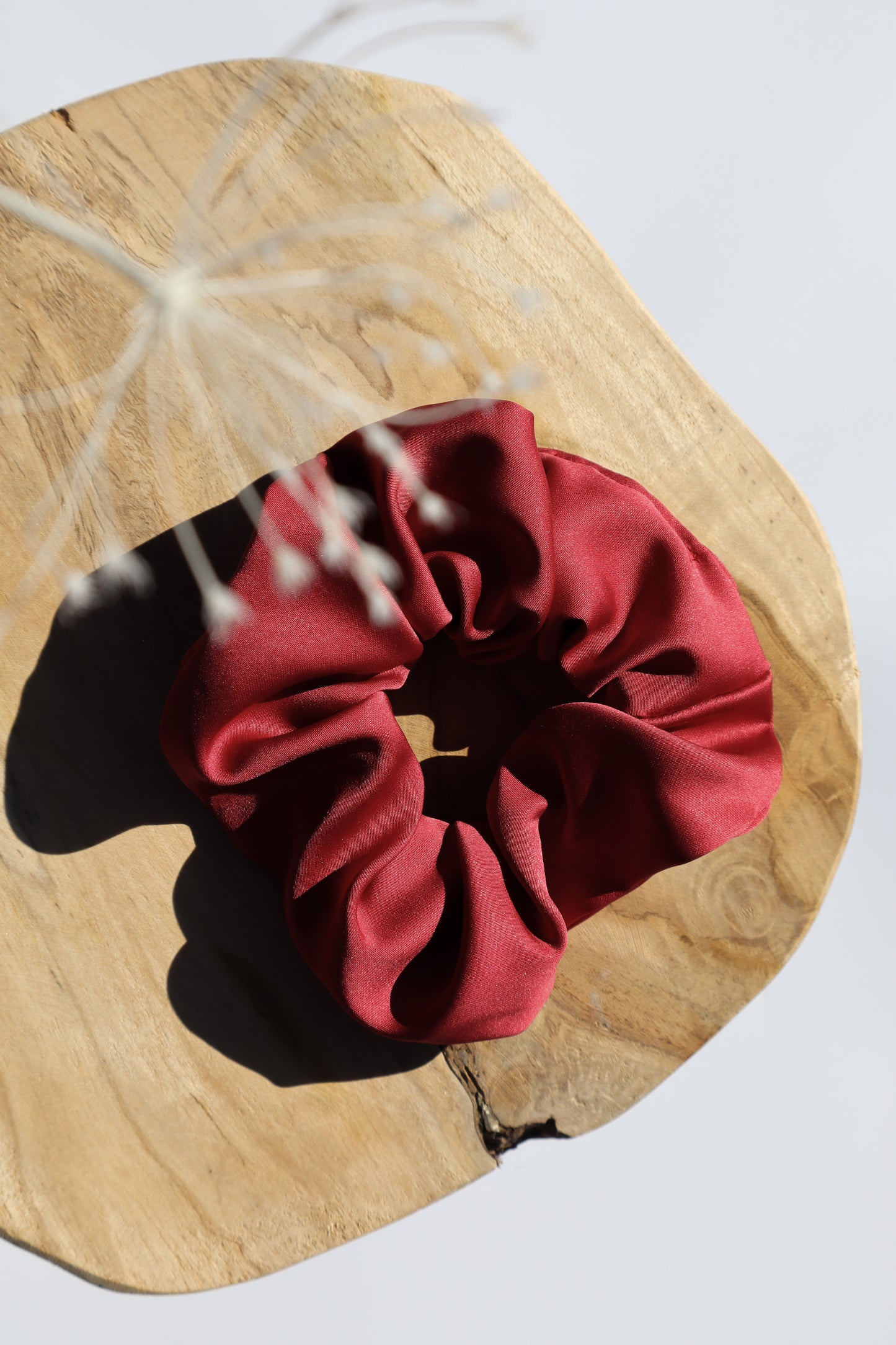 Chouchou cheveux abimés en satin rouge framboise Maiana crea