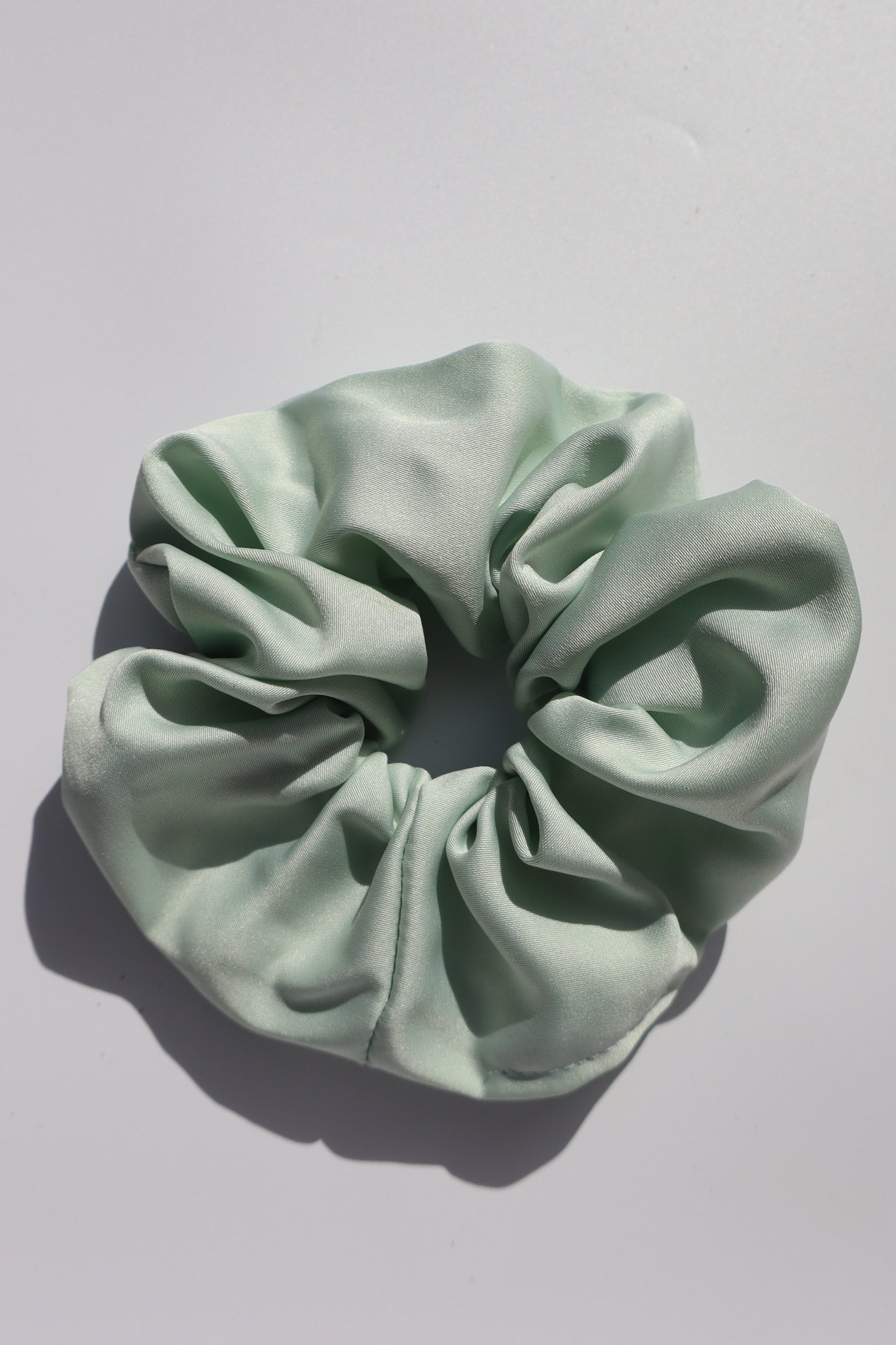 Chouchou cheveux abimés en satin vert d'eau clair Maiana