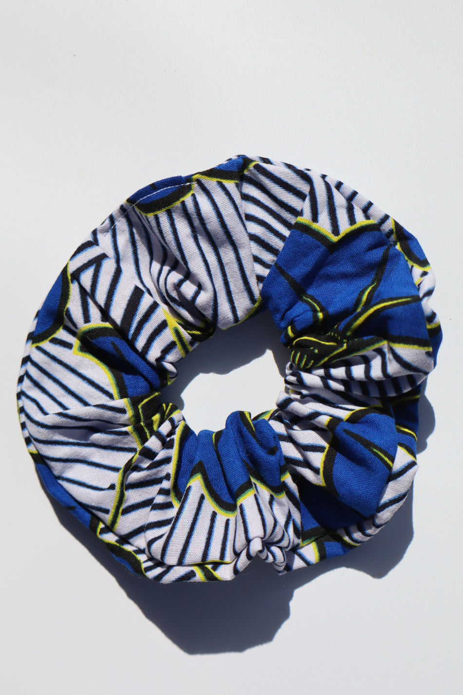 Chouchou cheveux abimés en wax bleu et blanc Maiana
