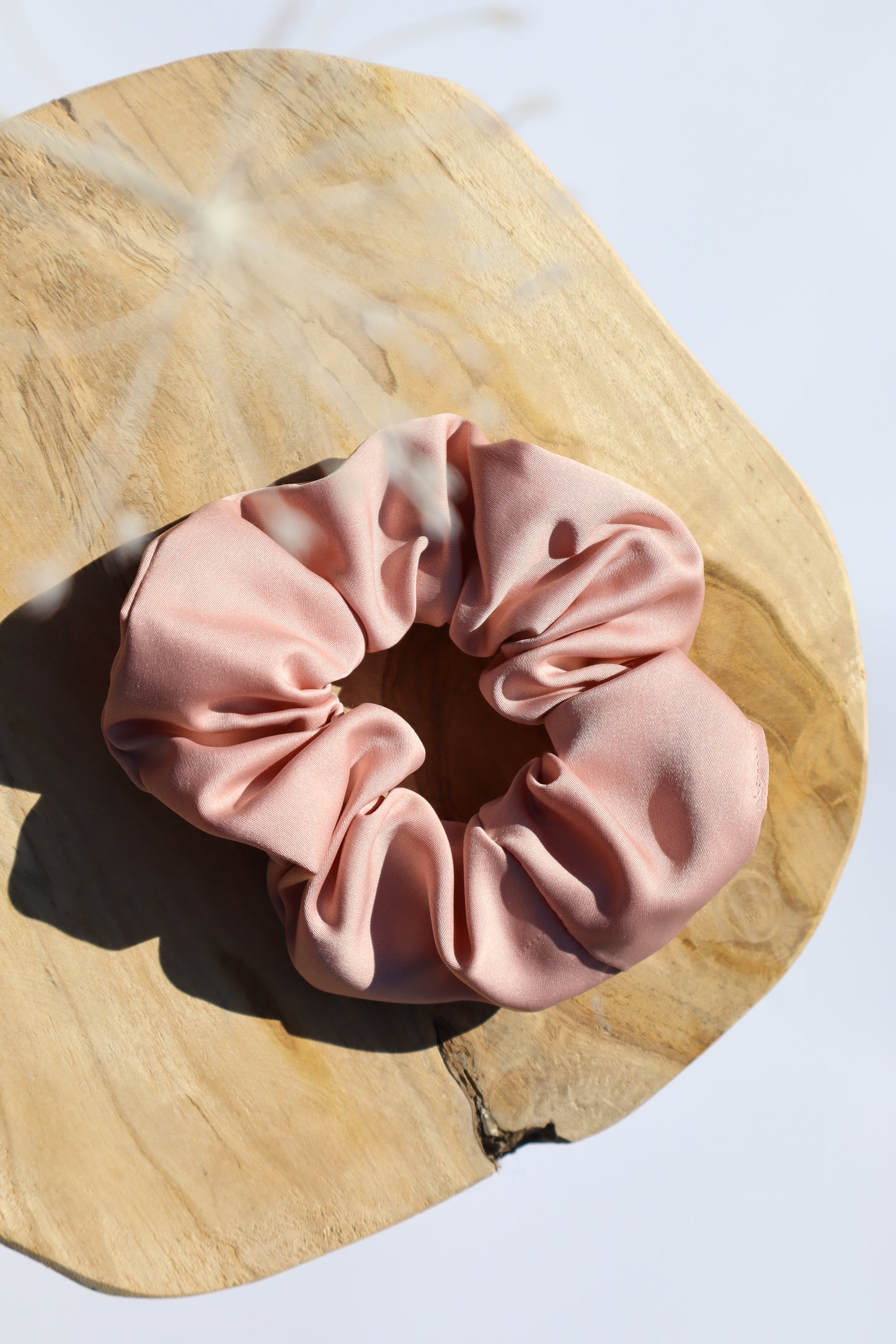 Chouchou en satin vieux rose Maiana
