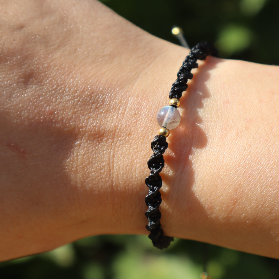 bracelet noir porté et doré pierre naturelle spirituel hippie gypsy festival wildsoul liberté cadeau maiana crea acier inoxydable labradorite