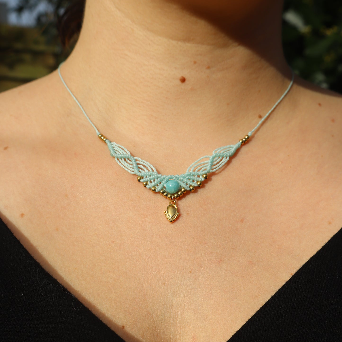 collier ras du cou vert d'eau et doré pierre naturelle spirituel hippie gypsy festival wildsoul liberté cadeau maiana crea acier inoxydable 2 amazonite porté