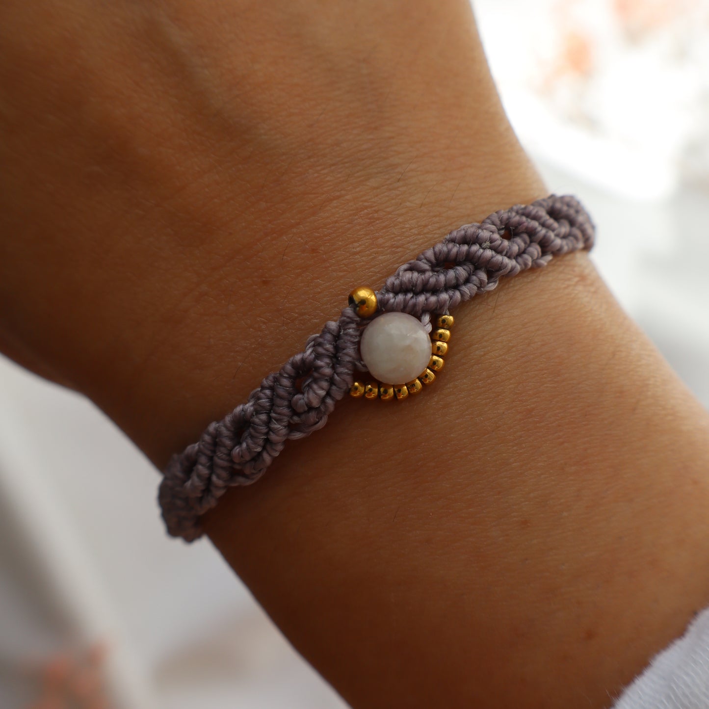 Bracelet en micro-macramé avec kunzite | Lacanau | Maiana crea