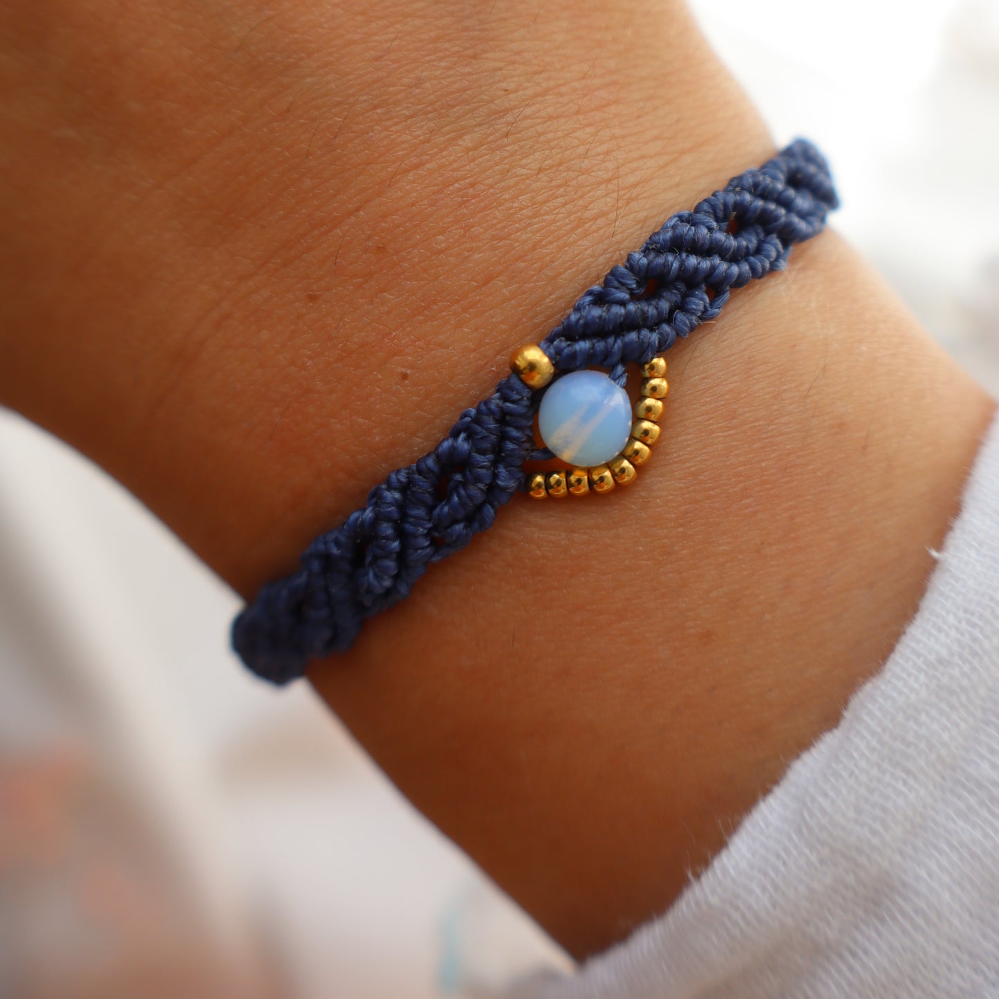 Bracelet en micro-macramé avec opalite | Lacanau | Maiana crea