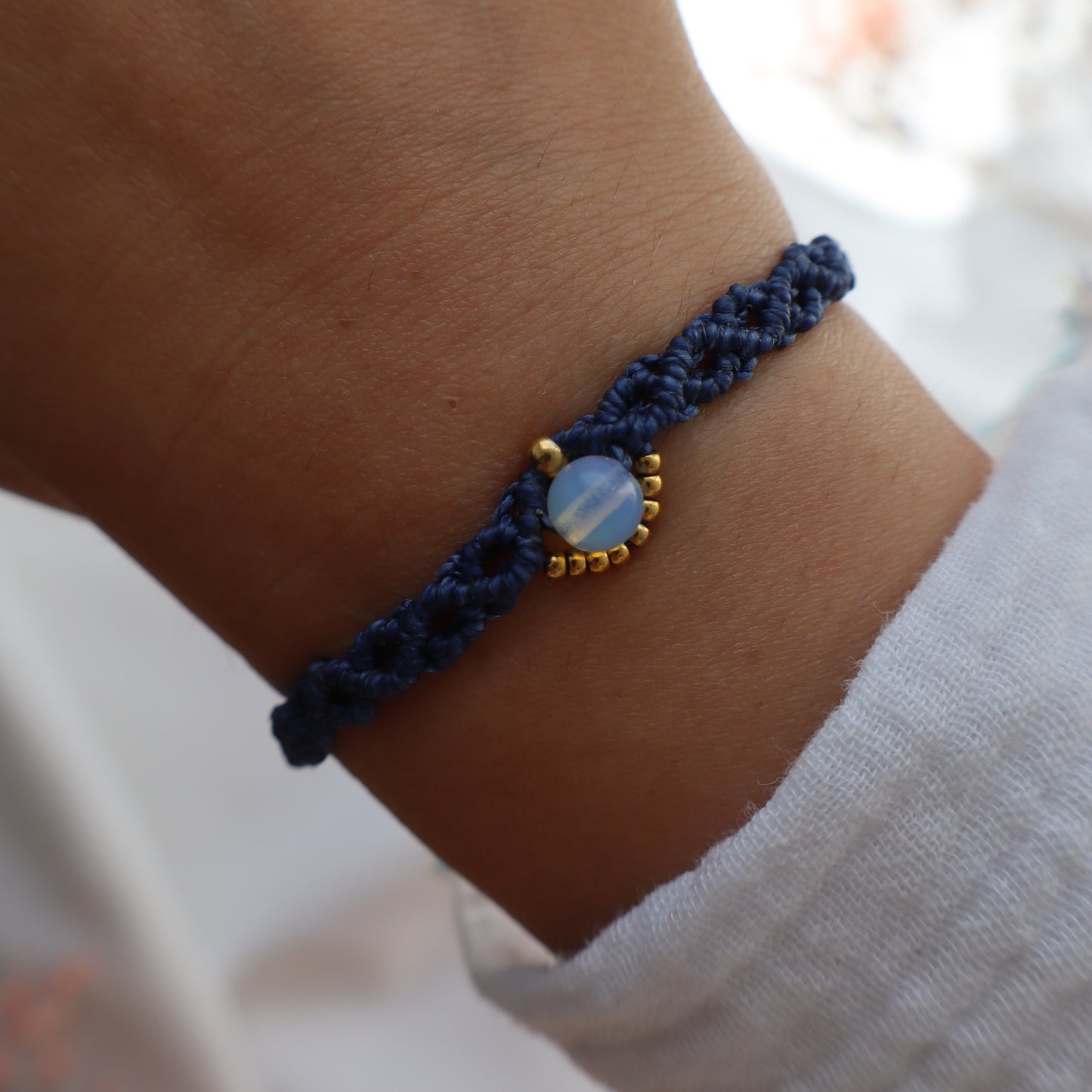 Bracelet en micro-macramé avec opalite | Sagres | Maiana crea
