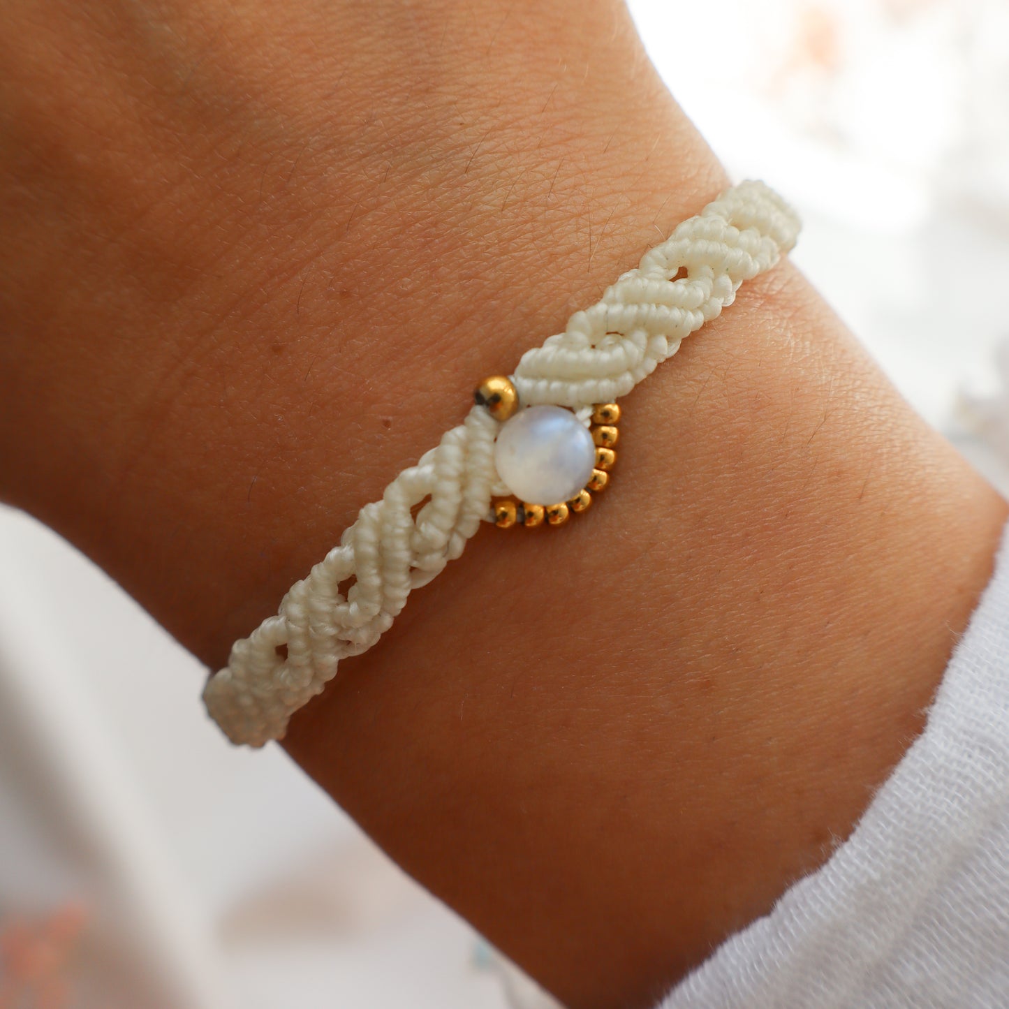 Bracelet en micro-macramé avec péristérite | Lacanau | Maiana crea