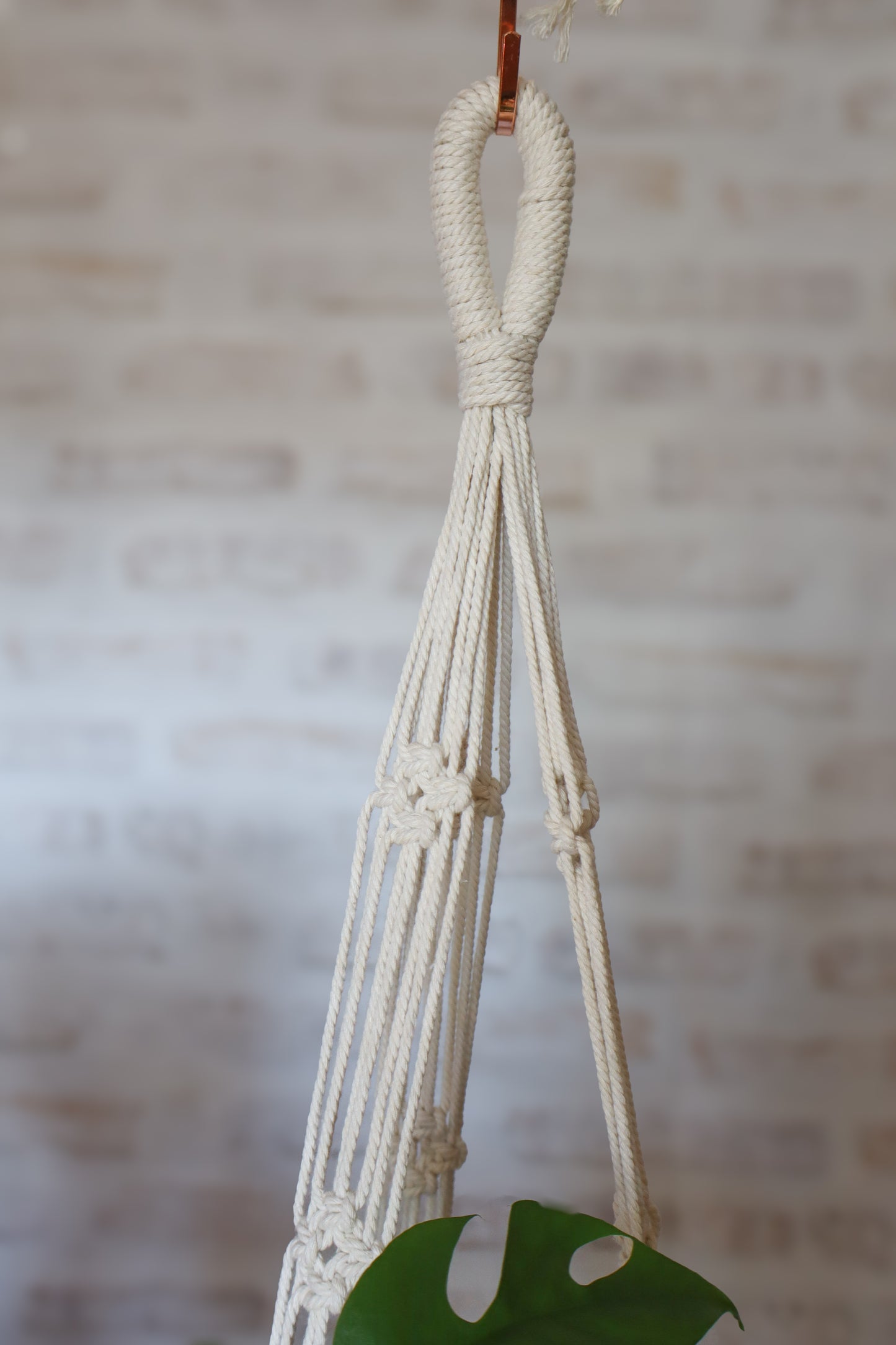 suspension en macramé porte plante en macramé plant hanger écru bois decoration boheme Maiana