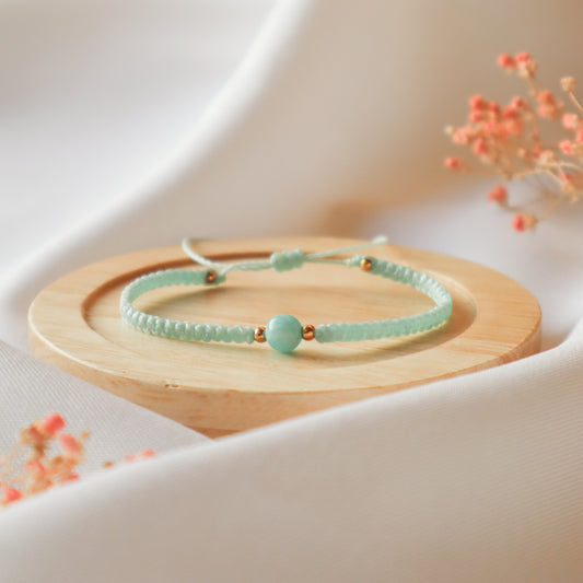 Bracelet en micro-macramé fin délicat tressé vert d'eau et doré pierre naturelle amazonite hippie gypsy spirituel boheme festival wildsoul goddess higherself Maiana crea cadeau fin porté