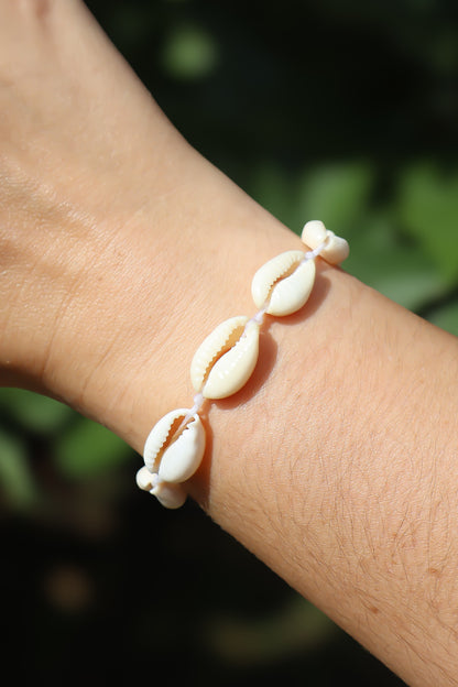 Bracelet réglable coquillages petit cauri surfer mer ocean boheme boho hippie gipsy micro-macarmé Maiana
