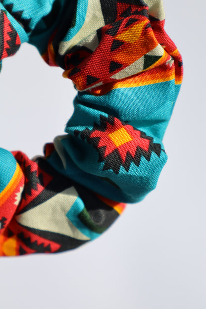Chouchou cheveux abimés en coton multicolore imprimé aztèque amérindien navajo Maiana