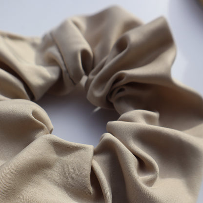 Chouchou cheveux abimés en satin beige sable Maiana crea