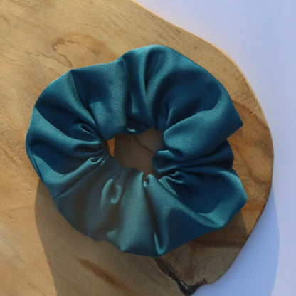 Chouchou cheveux abimés en satin bleu canard Maiana crea