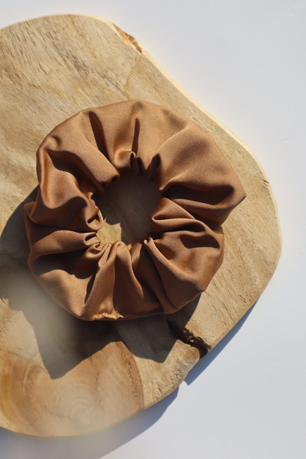 Chouchou cheveux abimés en satin camel Maiana