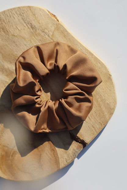 Chouchou cheveux abimés en satin camel Maiana