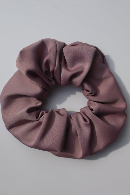 Chouchou cheveux abimés en satin violet lilas Maiana