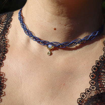 Ras du cou collier en micro macramé bleu marine et doré acier inoxydable maiana crea festival hippie festival gypsy cadeau