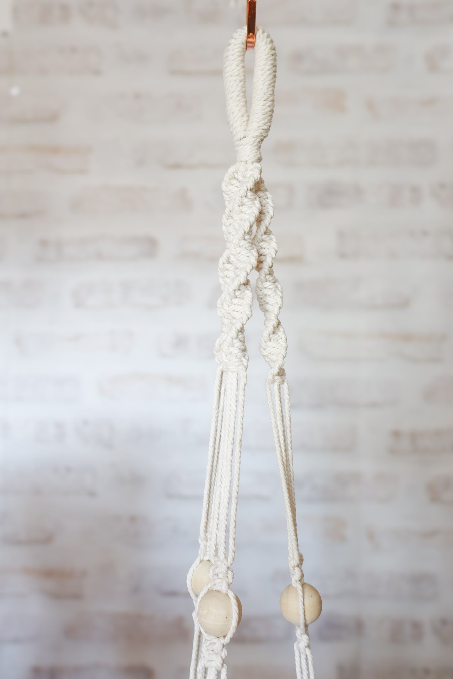 suspension en macramé porte plante en macramé plant hanger écru bois decoration boheme Maiana