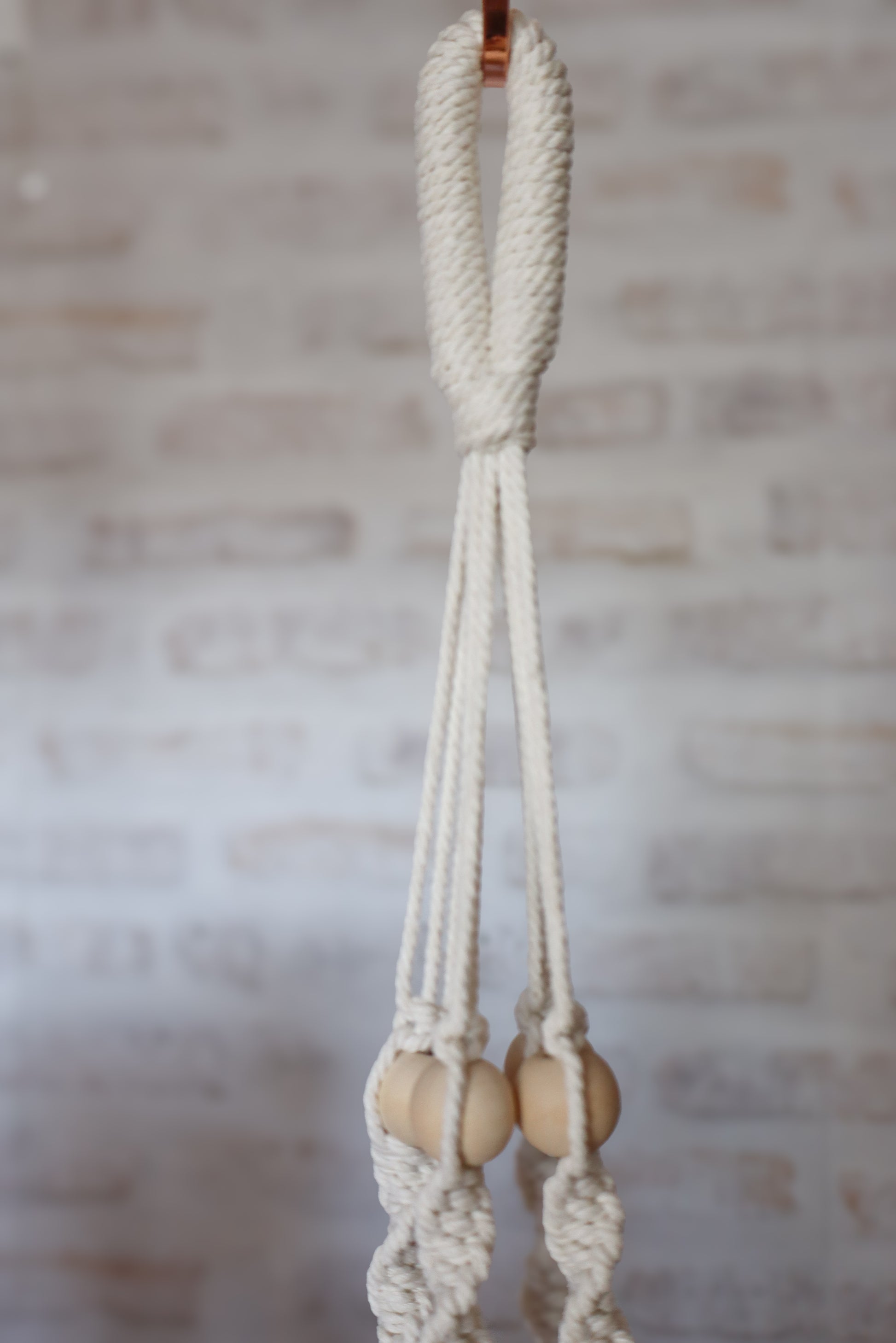 suspension en macramé porte plante en macramé plant hanger écru bois decoration boheme Maiana