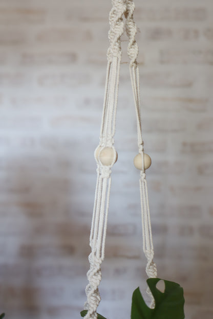 suspension en macramé porte plante en macramé plant hanger écru bois decoration boheme Maiana